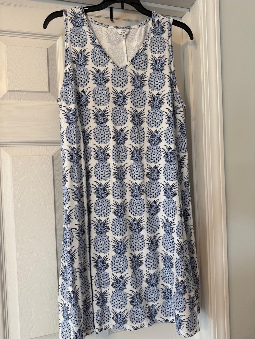 crown & ivy White and Navy Pineapple Print Sleeveless Mini Dress